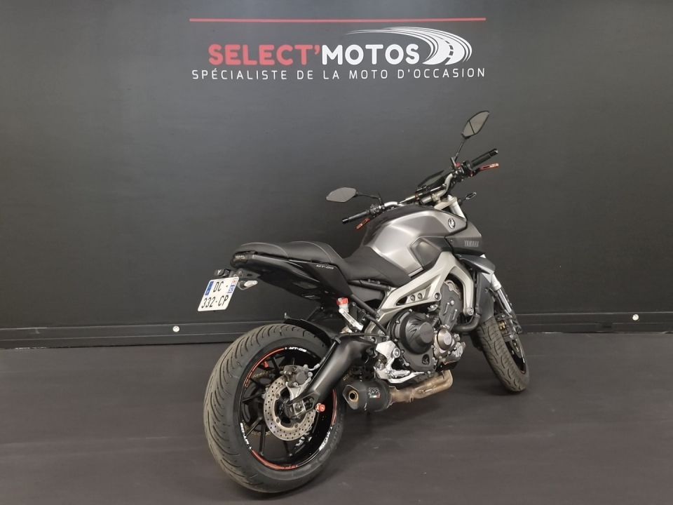 YAMAHA MT-09 4