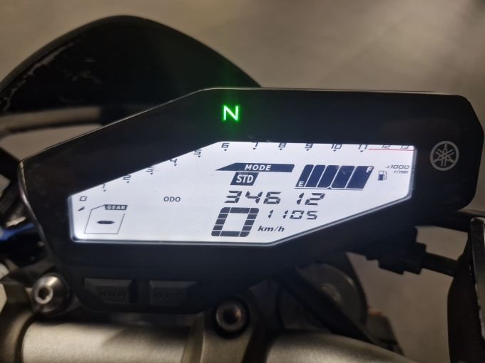 YAMAHA MT-09 4