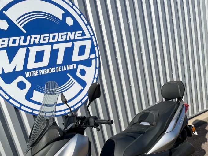 YAMAHA XMAX 125 4