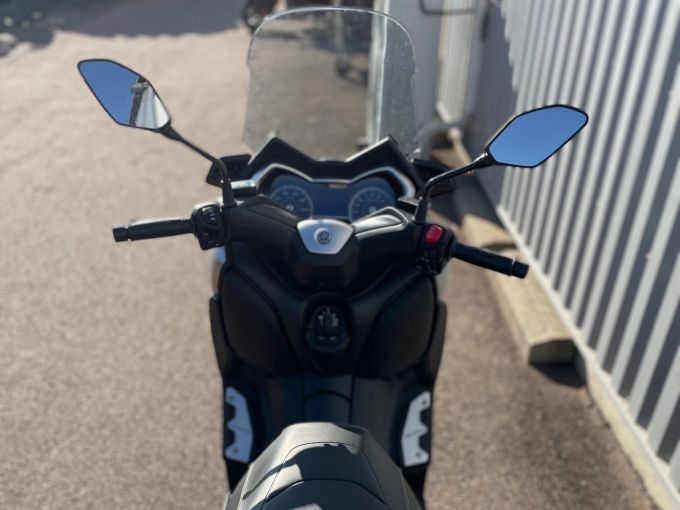 YAMAHA XMAX 125 4
