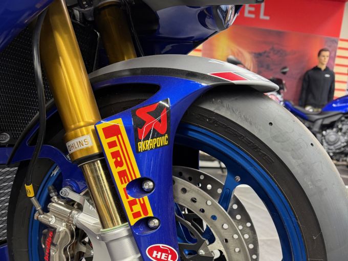 YAMAHA YZF R1 GYTR 4