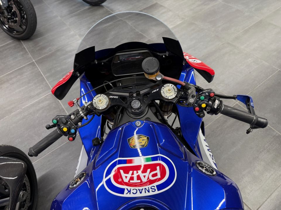 YAMAHA YZF R1 GYTR 4