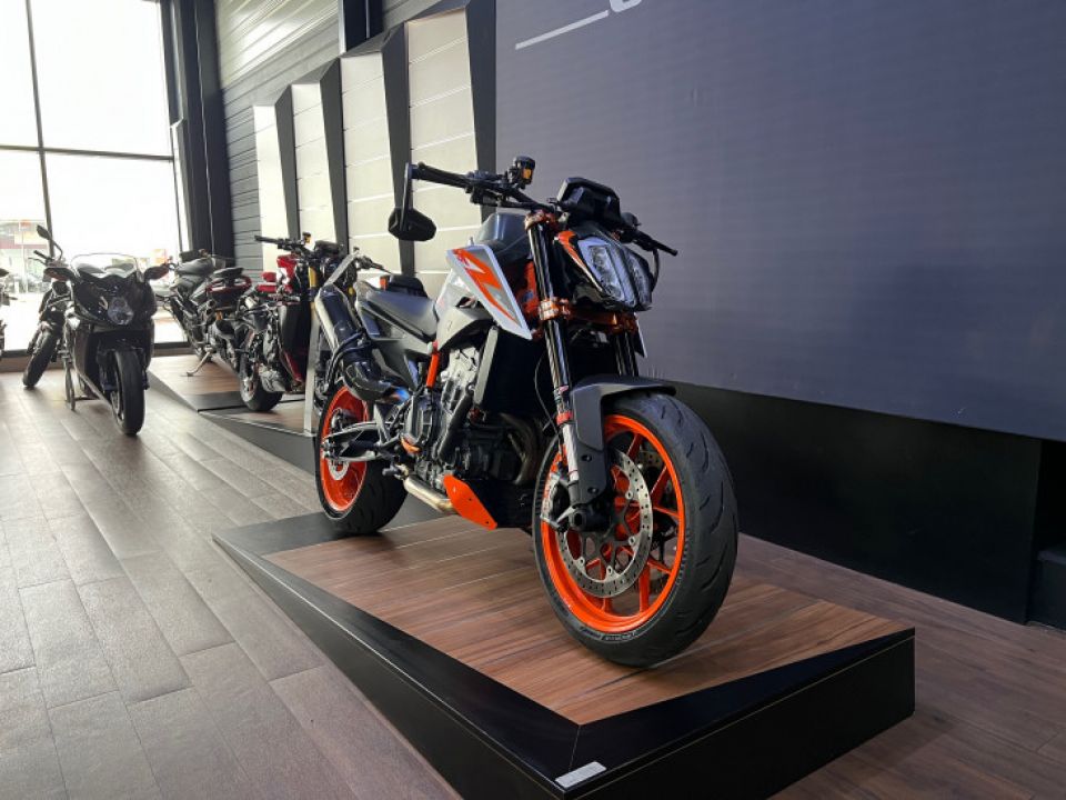 KTM 890 DUKE R 4