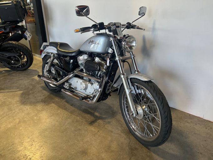 HARLEY-DAVIDSON SPORTSTER CUSTOM 883 4
