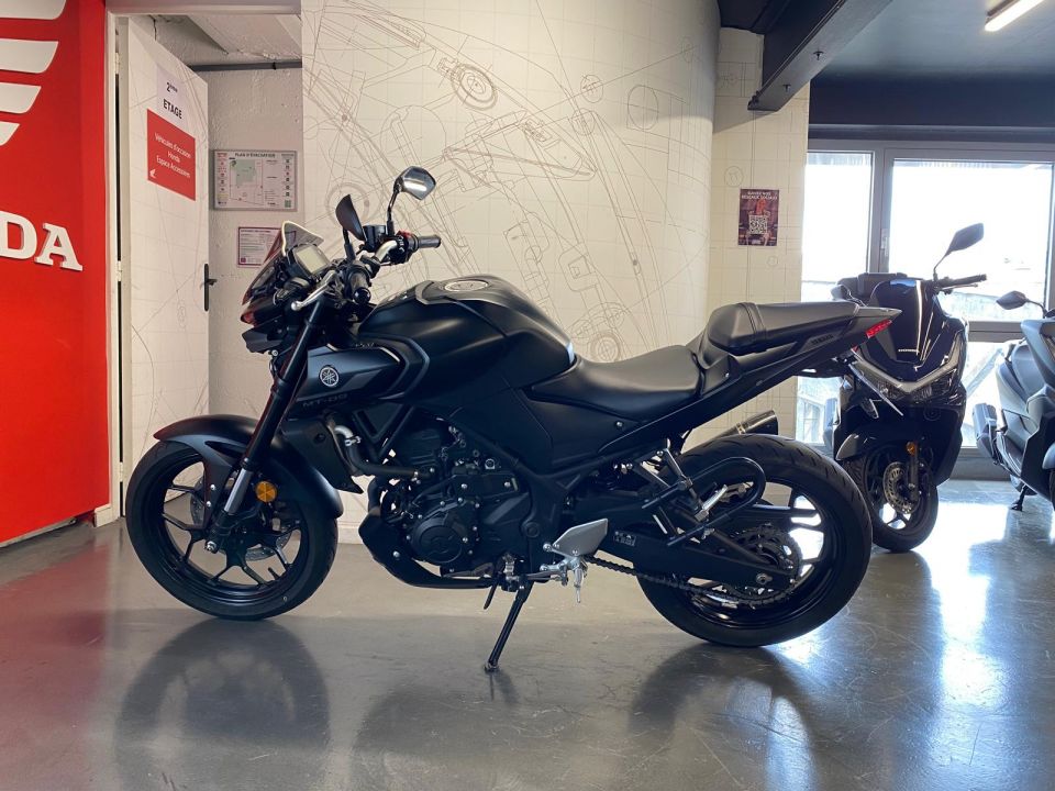 YAMAHA MT-03 4