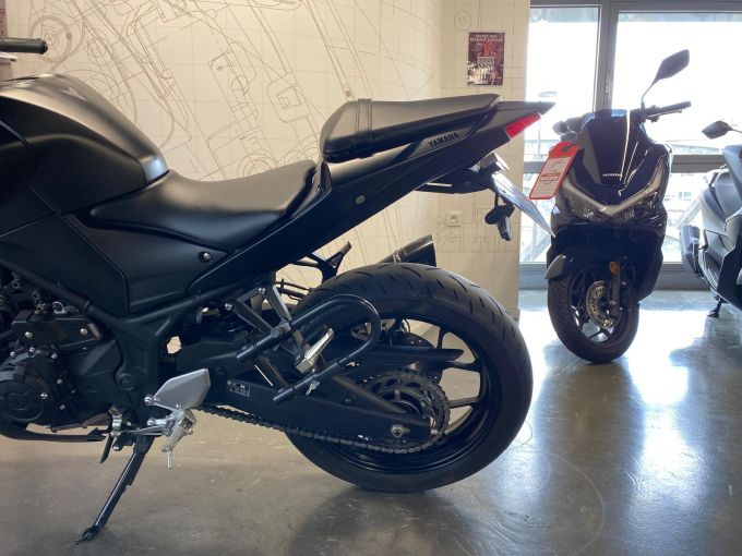 YAMAHA MT-03 4