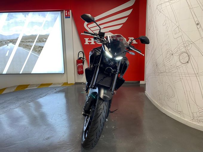YAMAHA MT-03 4