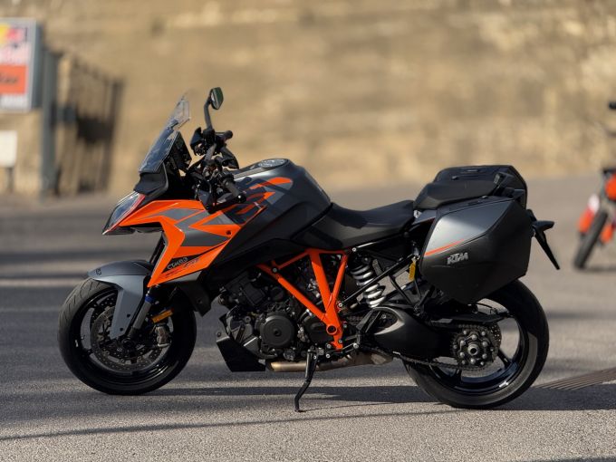 KTM 1290 SUPER DUKE GT 4