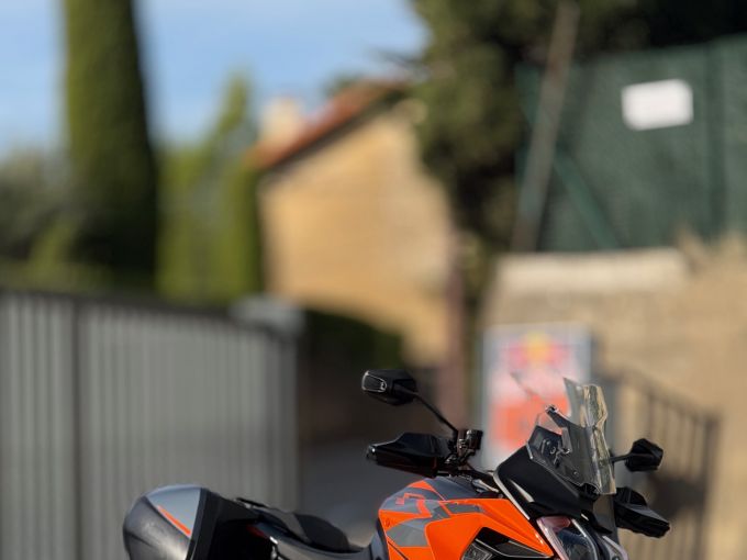 KTM 1290 SUPER DUKE GT 4