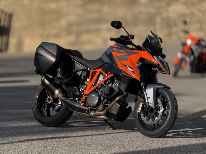 KTM 1290 SUPER DUKE GT 4