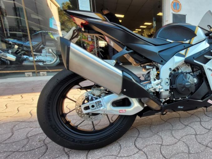 APRILIA RSV4 1100 FACTORY 4