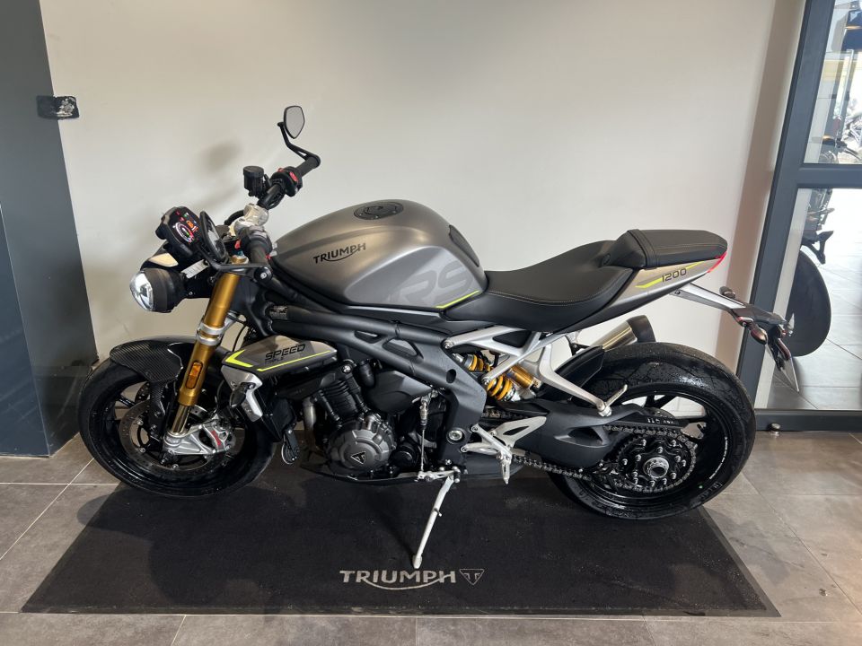 TRIUMPH SPEED TRIPLE 1200 RS 4