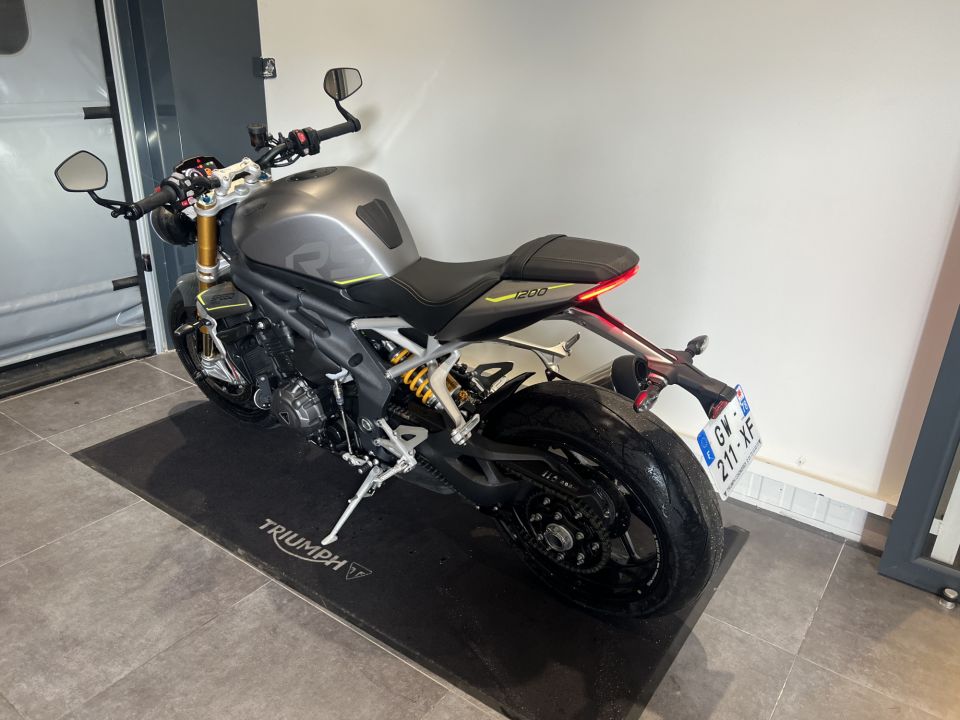 TRIUMPH SPEED TRIPLE 1200 RS 4