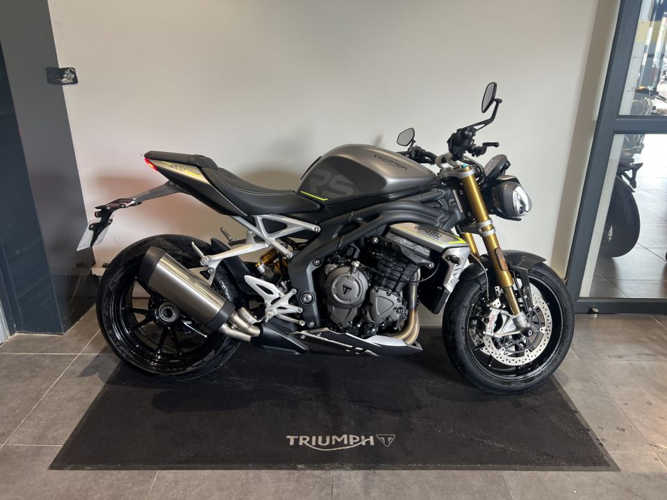 TRIUMPH SPEED TRIPLE 1200 RS 4