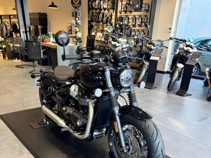 TRIUMPH Bonneville Bobber 1200 4