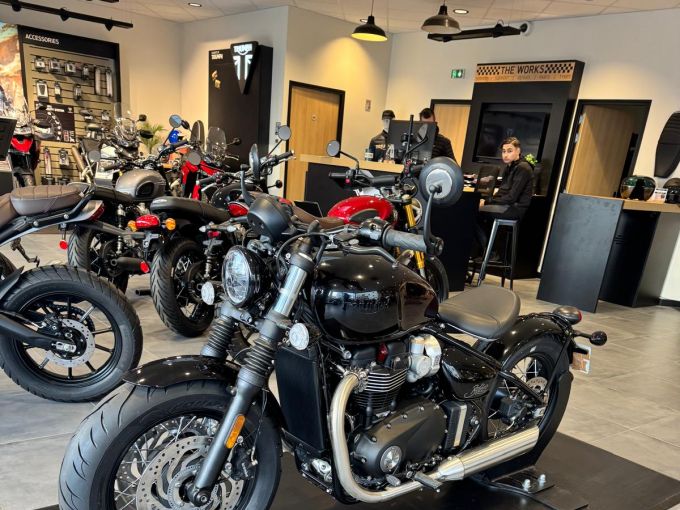 TRIUMPH Bonneville Bobber 1200 4