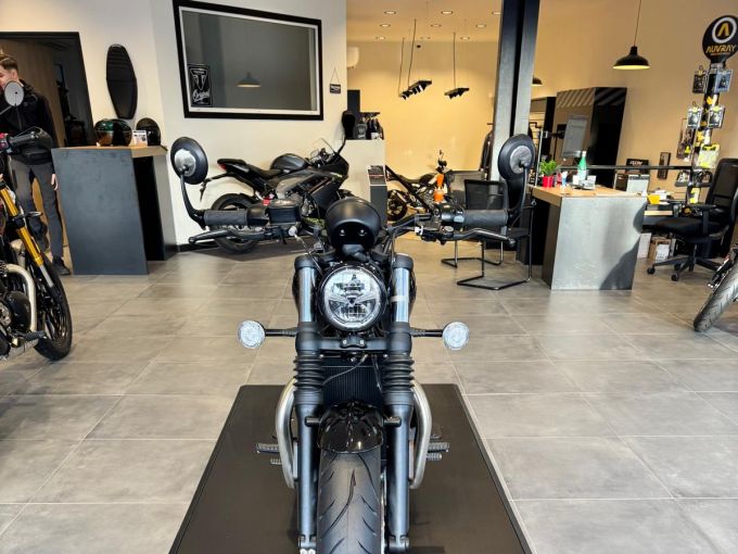 TRIUMPH Bonneville Bobber 1200 4