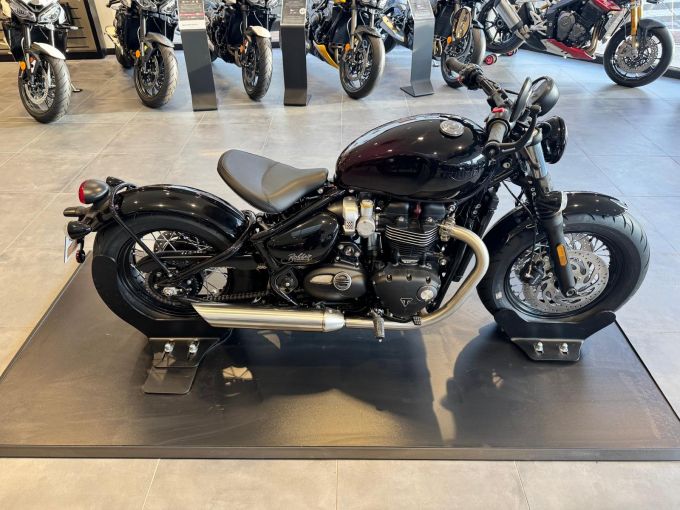 TRIUMPH Bonneville Bobber 1200 4