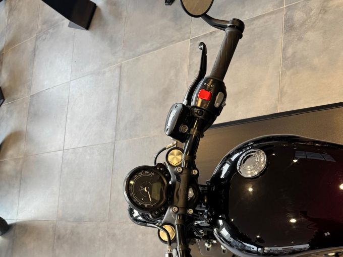 TRIUMPH Bonneville Bobber 1200 4