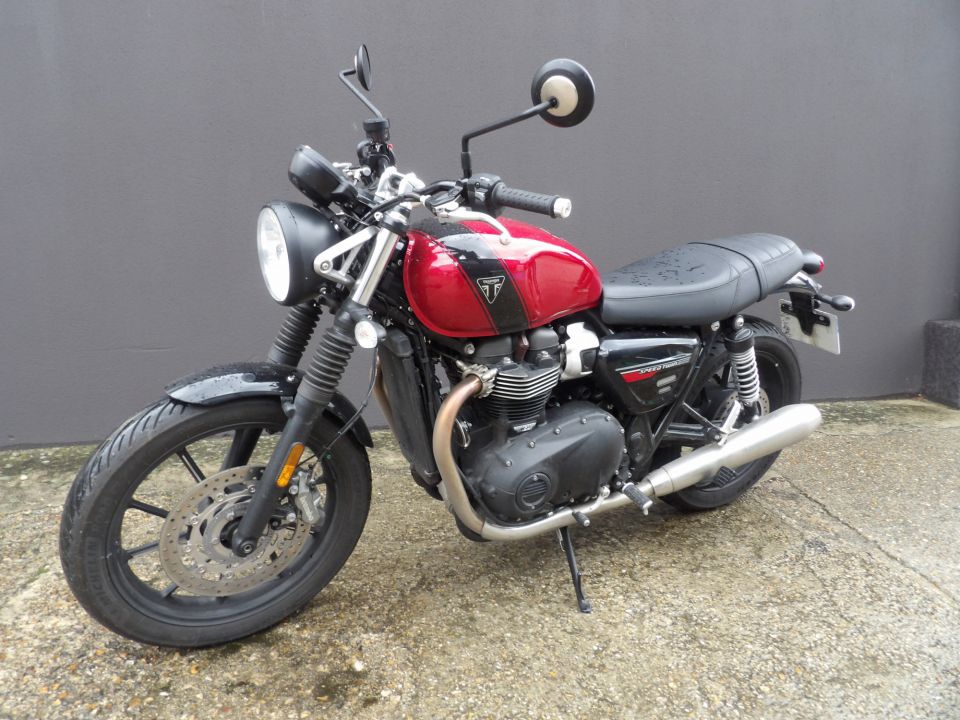 TRIUMPH SPEED TWIN 900 4