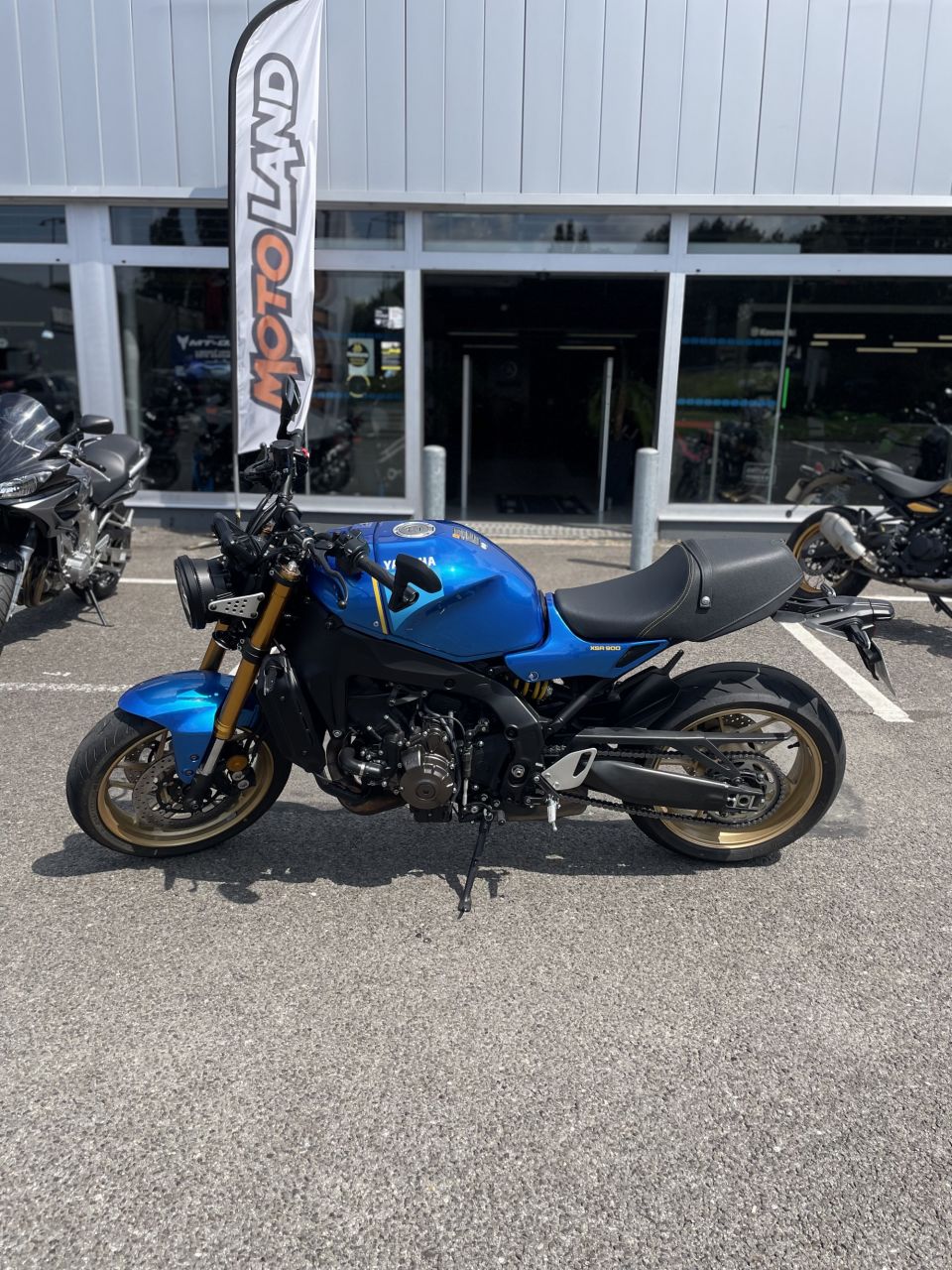 YAMAHA XSR 900 ABS 4