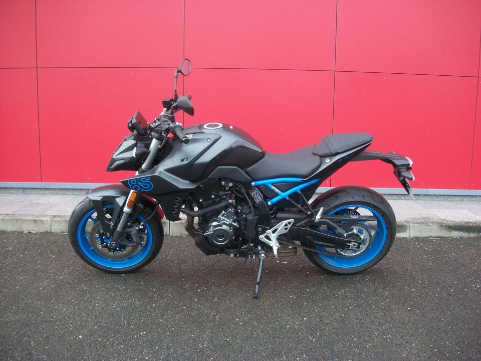 SUZUKI GSX-8S A2 4