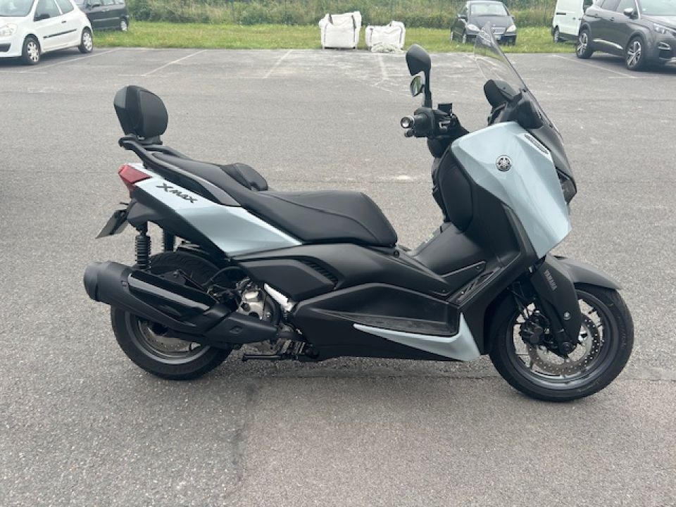 YAMAHA XMAX 300 Tech Max 4