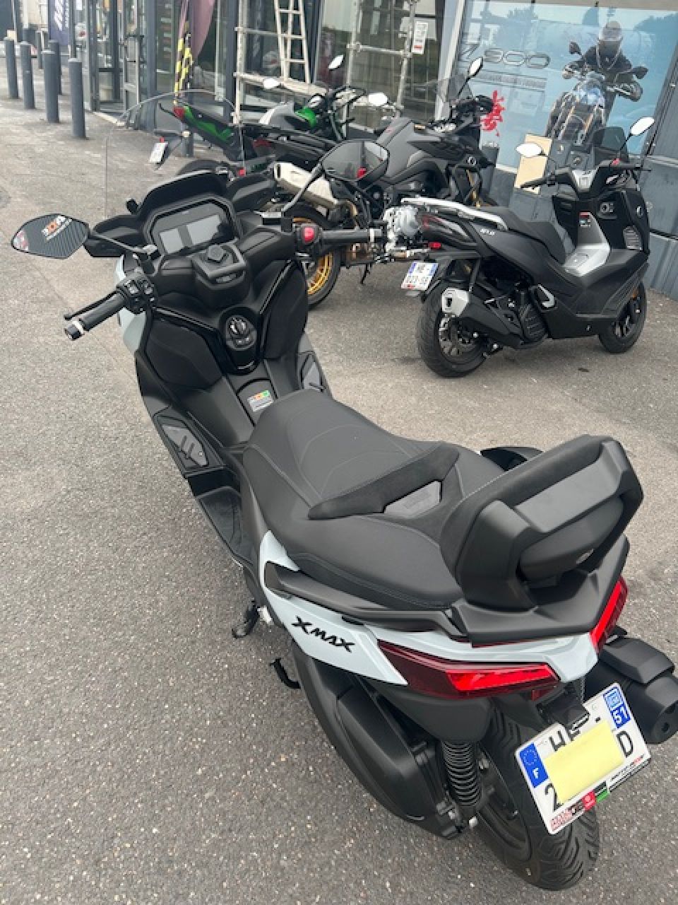YAMAHA XMAX 300 Tech Max 4