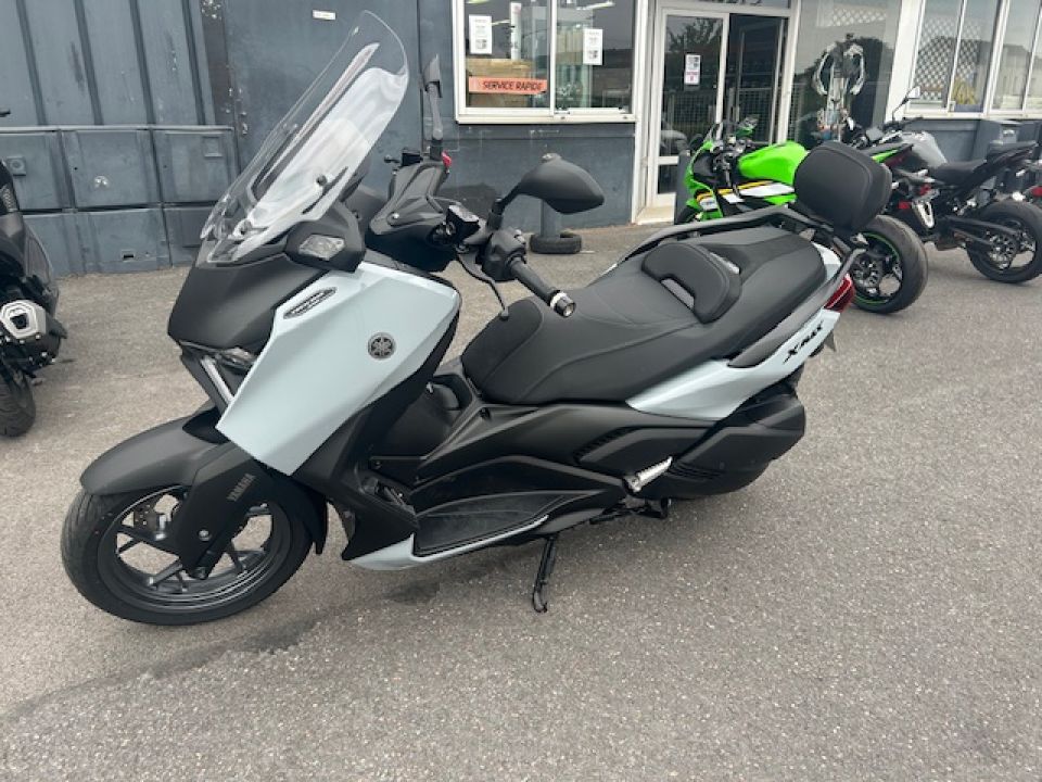 YAMAHA XMAX 300 Tech Max 4