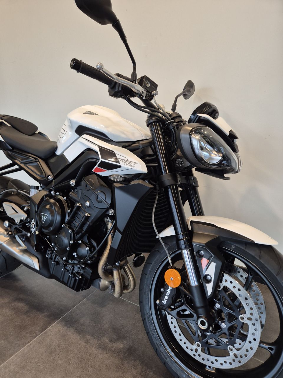 TRIUMPH STREET TRIPLE 765 R 4