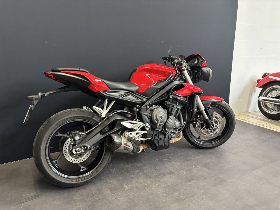 TRIUMPH STREET TRIPLE 660 S 4