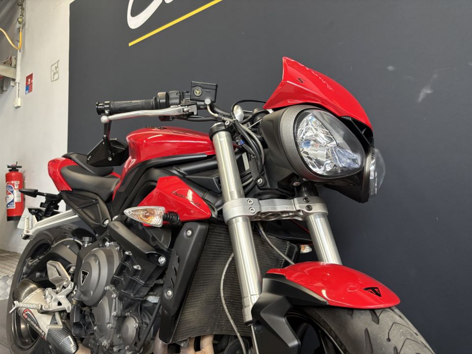 TRIUMPH STREET TRIPLE 660 S 4