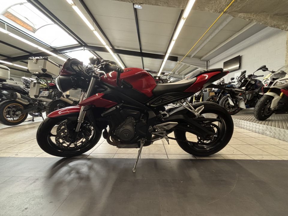 TRIUMPH STREET TRIPLE 660 S 4