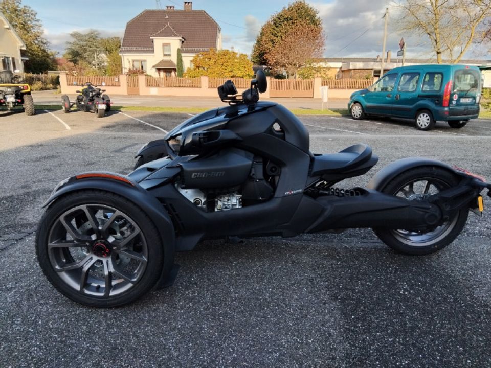 CAN-AM RYKER 900 4