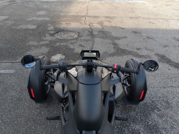 CAN-AM RYKER 900 4