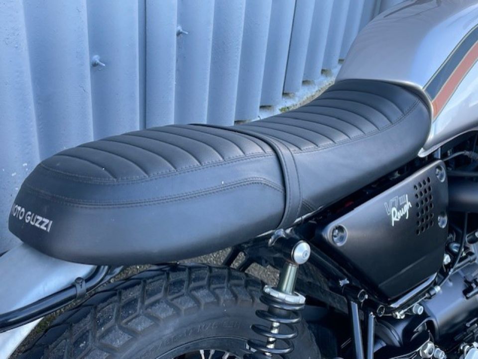 MOTO GUZZI V7 4