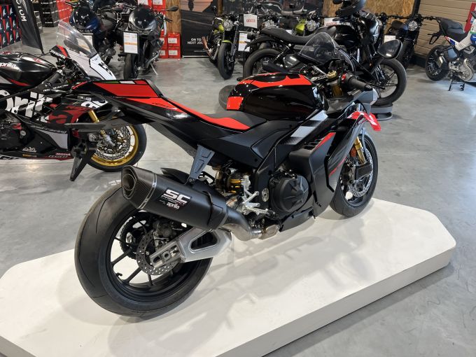 APRILIA RSV4 1100 FACTORY 4