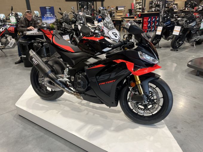 APRILIA RSV4 1100 FACTORY 4