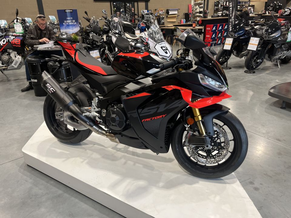 APRILIA RSV4 1100 FACTORY 4