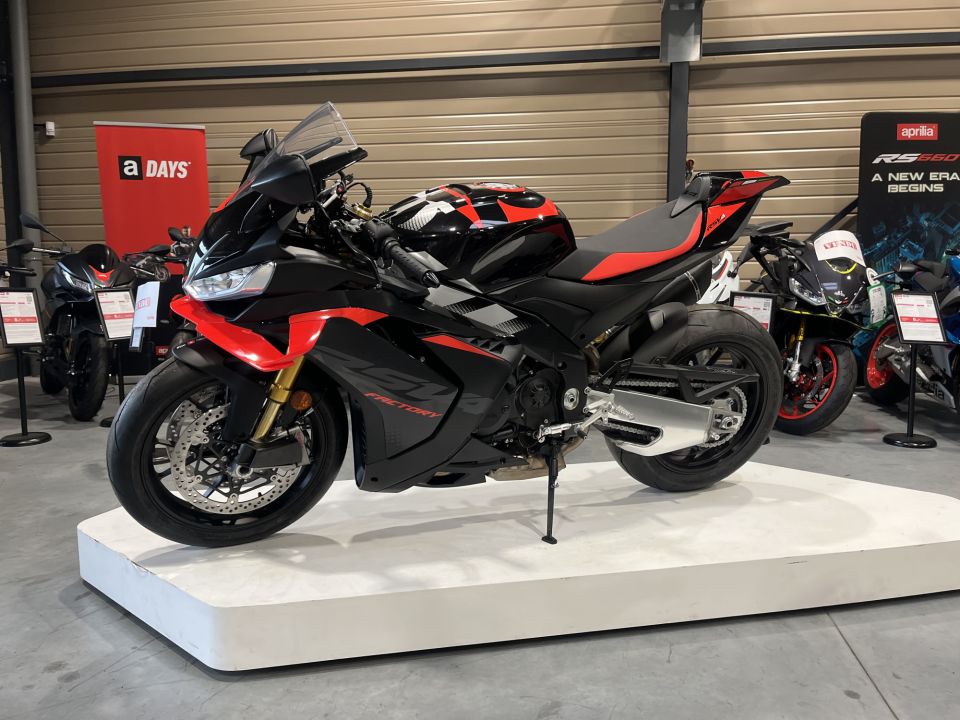 APRILIA RSV4 1100 FACTORY 4