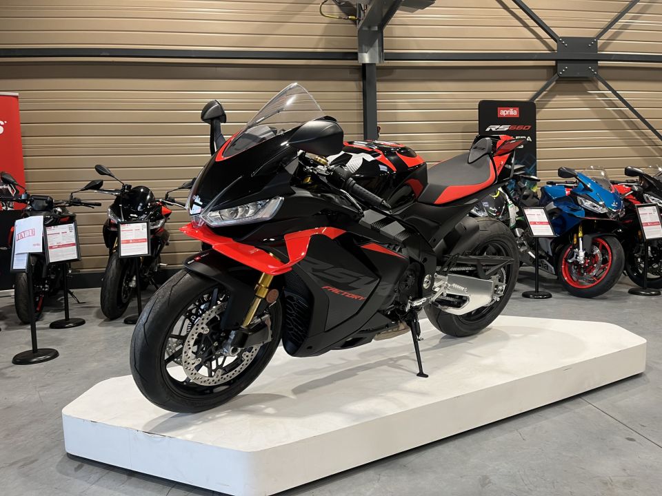 APRILIA RSV4 1100 FACTORY 4