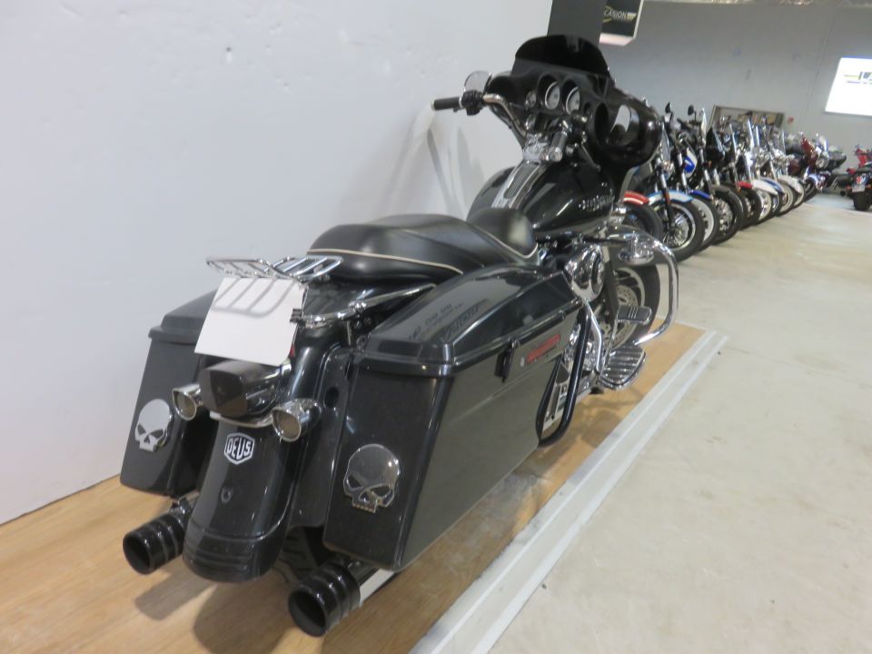 HARLEY-DAVIDSON STREET GLIDE 4