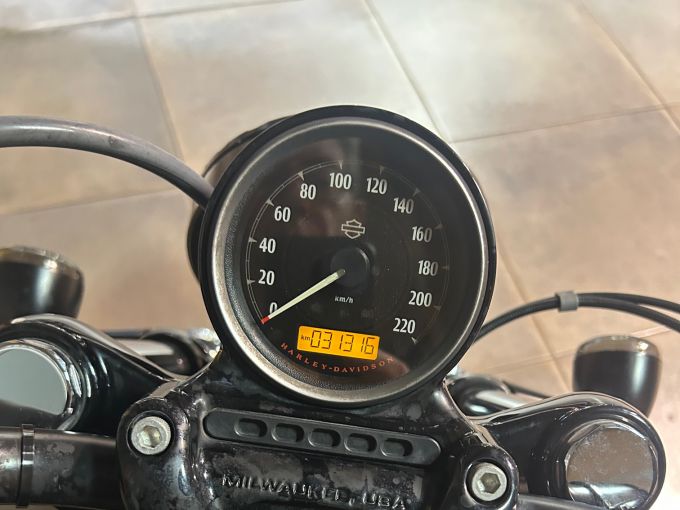 HARLEY-DAVIDSON SPORTSTER 1200 XL 4