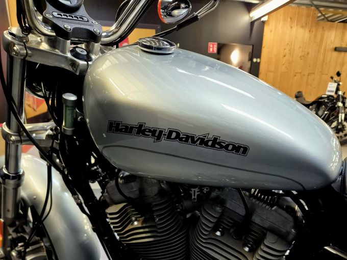 HARLEY-DAVIDSON SPORTSTER SUPERLOW 883  4