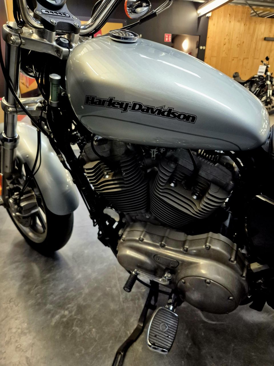 HARLEY-DAVIDSON SPORTSTER SUPERLOW 883  4