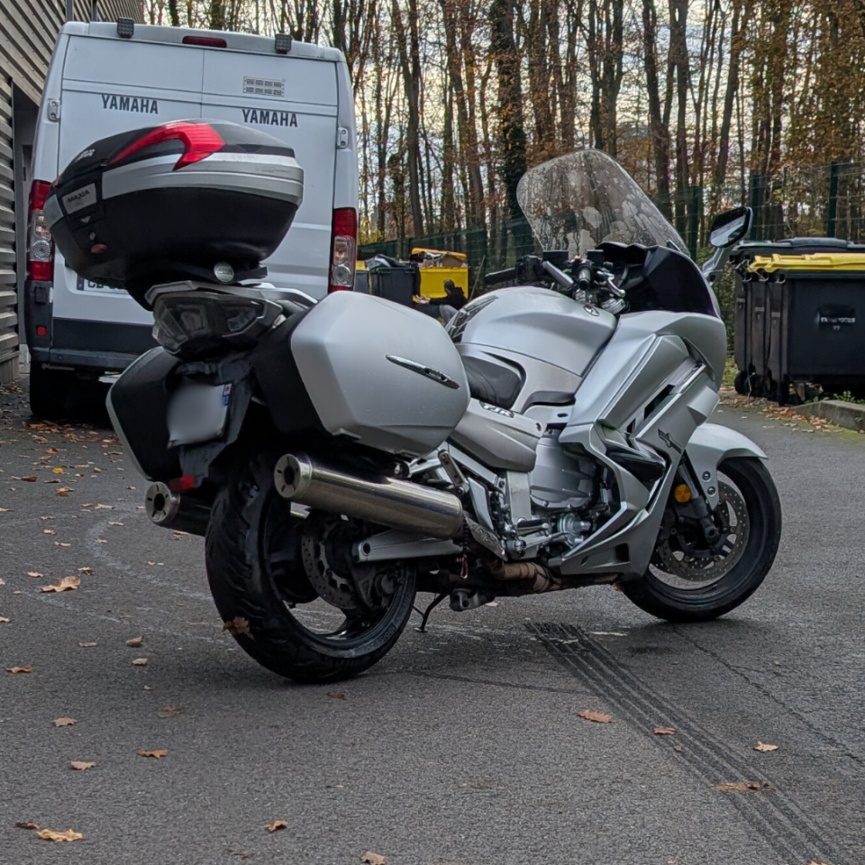 YAMAHA FJR 1300 AE 4