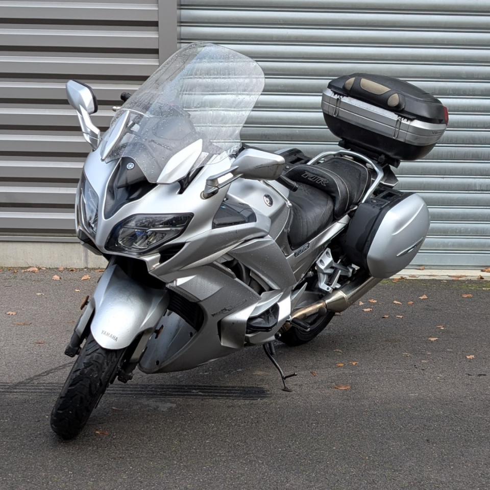 YAMAHA FJR 1300 AE 4
