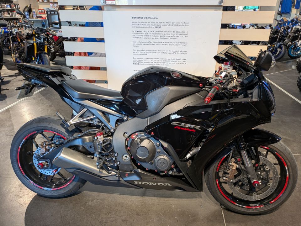 HONDA CBR 1000 FIREBLADE 4
