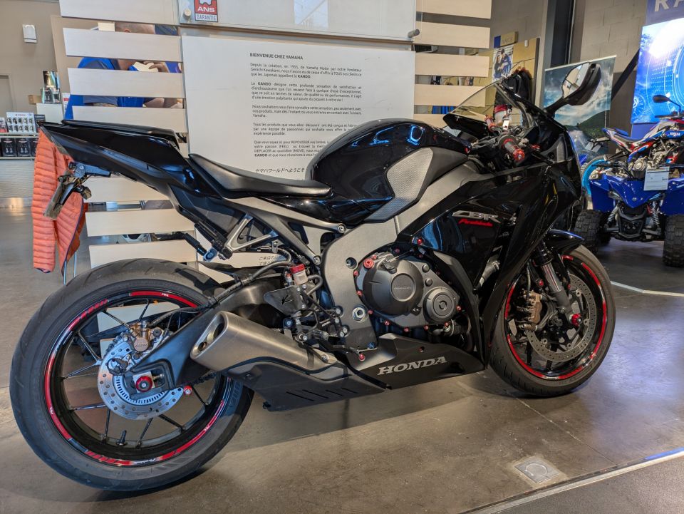 HONDA CBR 1000 FIREBLADE 4