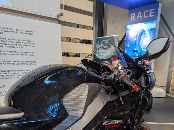 HONDA CBR 1000 FIREBLADE 4